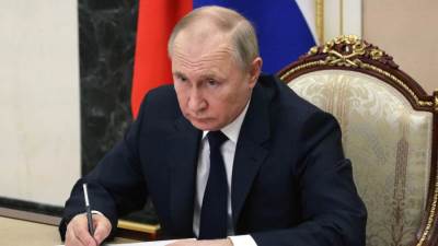 بوتين يصدر مرسوما بمنح الجنسية بشروط ميسرة لفئة جديدة من الأجانب