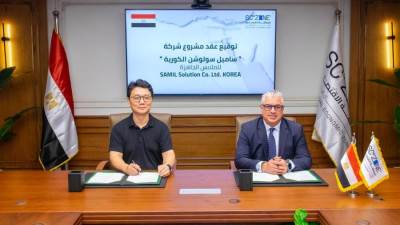 رئيس اقتصادية قناة السويس يوقّع عقد "ساميل سولوشن" لصناعة الملابس الجاهزة