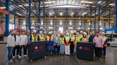 مؤسسة ڤودافون مصر ومؤسسة ڤودافون العالمية يحتفلان بتوسيع نطاق برنامج " شبكة المدارس الفورية" للاجئين في مصر