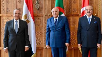 وزير الخارجية يشارك في اجتماع الآلية الثلاثية لدول جوار ليبيا بالجزائر