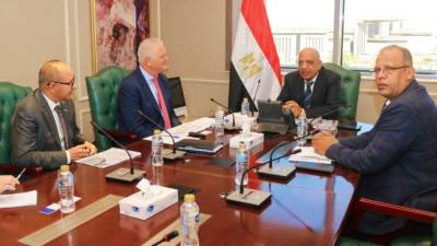 وزير الكهرباء يبحث مع تحالف "رينيرجي جروب بارتنرز" مشروع متكامل للطاقات المتجددة