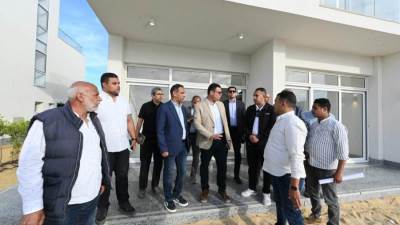 وزير الإسكان يتفقد برج LD08 ضمن الأبراج  الشاطئية وكومبوند" مزارين" بمدينة العلمين الجديدة
