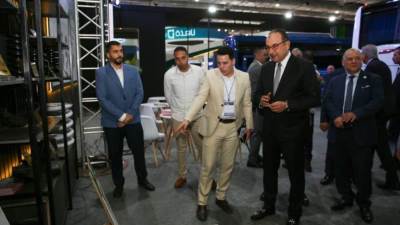  وزير قطاع الأعمال يتفقد جناحي الوزارة في معرض الصناعة والنقل الذكي للشرق الأوسط وأفريقيا 2025
