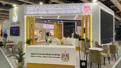 وزير الإسكان يتفقد جناح الوزارة بالمعرض والمؤتمر الدولي للنقل الذكي واللوجستيات والصناعة