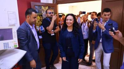  وزيرة التضامن الاجتماعي تدلي بصوتها في انتخابات مجلس النواب بلجنة مدرسة بدر الإعدادية بالدقي