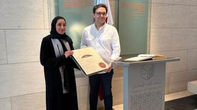  وزير الثقافة يزور متحف الفن الإسلامي بالدوحة