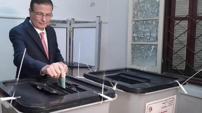 وزير الزراعة يُدلي بصوته في انتخابات مجلس النواب بالإسكندرية ويؤكد على أهمية المشاركة الفعالة