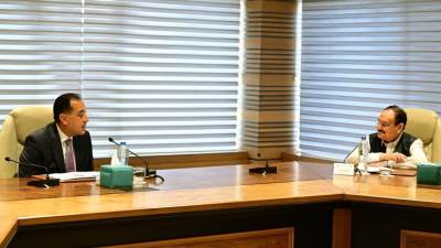 رئيس الوزراء يلتقى وزير الصحة والكيماويات والأسمدة الهندي