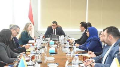 وزير الإسكان يجتمع مع بعثة البنك الدولي لبحث التعاون المستقبلي في مجالات الإدارة المتكاملة للأراضي والمدن الذكية والمباني الخضراء