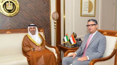 وزير التموين يستقبل السفير حمد الزعابي سفير الإمارات المتحدة لبحث التعاون