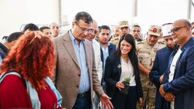 وزراء التخطيط والزراعة والأوقاف يتفقدون "المركز الزراعي المتكامل" بسهل القاع