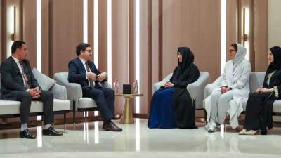 وزير الثقافة يلتقي الشيخة لطيفة بنت محمد بن راشد آل مكتوم رئيس هيئة الثقافة والفنون بدبي لبحث التعاون الثقافي وتبادل الخبرات في مجال المتاحف