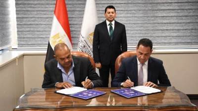 وزير الشباب والرياضة يشهد توقيع بروتوكول تنظيم بطولة العالم للسباحة بالزعانف للجامعات 2026 بشرم الشيخ
