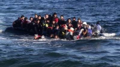 مقتل 4 على الأقل بانقلاب قاربين يحملان 95 مهاجرًا قبالة سواحل ليبيا