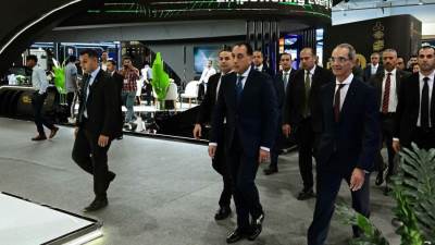رئيس الوزراء يتفقد أجنحة الجهاز القومي لتنظيم الاتصالات والشركة المصرية للاتصالات والهيئة القومية للبريد