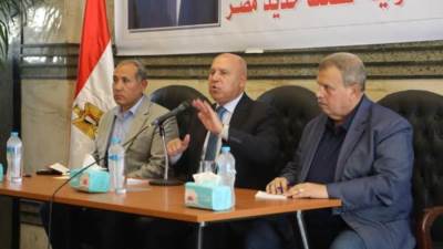 وزير الصناعة يكرم العاملين المتميزين بهيئة السكك الحديدية ويؤكد المكرمين نماذج مشرفة