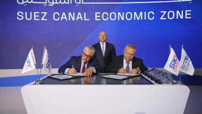 المنطقة الاقتصادية لقناة السويس توقع مذكرة تفاهم وعقد انتفاع مع شركة «سكاي بورتس»