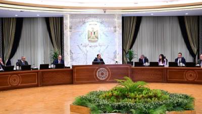 رئيس الوزراء يتابع جهود إتاحة المزيد من التيسيرات لإجراءات دخول السائحين من مختلف المنافذ