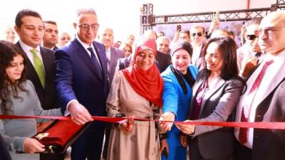 وزيرة التضامن ومحافظ الفيوم يتابعان المشروعات الإنتاجية لمصنع الغزل والنسيج بقرية العزب