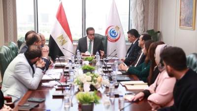 وزير الصحة يعقد اجتماعًا موسعًا لمتابعة تقييم التكنولوجيا الصحية بالتعاون مع المعهد البريطاني NICE