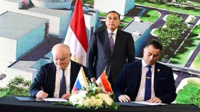 رئيس الوزراء يشهد توقيع أمر شراء الوقود النووى لمحطة الضبعة النووية