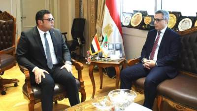وزير الإسكان يستقبل سفير الجزائر بالقاهرة لبحث سبل التعاون بين البلدين