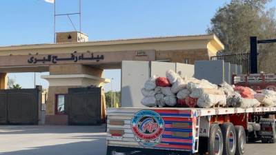 قافلة "زاد العزة" الـ78 تدخل إلى الفلسطينيين في قطاع غزة