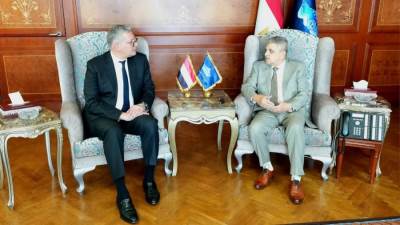 وزارة البترول وهيئة قناة السويس توقعان مذكرة تفاهم حول الإجراءات التنفيذية لإنشاء محطة لإسالة وتموين الغاز الطبيعي المسال