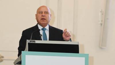 وزير الصناعة يستعرض خطة التحرك العاجلة لخفض الانبعاثات الكربونية في الصناعة المصرية