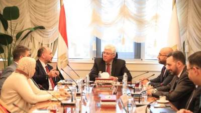 وزير التعليم العالي يجتمع بوفد “أسترازينيكا” بحضور أمين المجلس الأعلى للمستشفيات الجامعية
