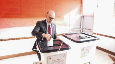 رئيس هيئة الرقابة المالية يدلي بصوته في انتخابات مجلس النواب 2025