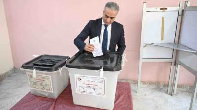 رئيس جهاز حماية المستهلك يُدلي بصوته في انتخابات مجلس النواب 2025