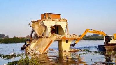 تواصل حملات إزالة التعديات على مجرى نهر النيل - فرع رشيد ضمن "المشروع القومي لضبط النيل"