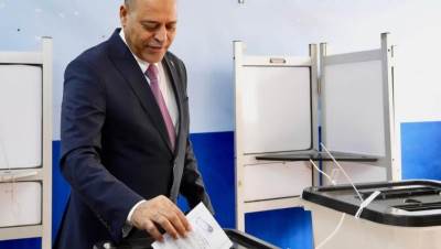 وزير العمل يُدلي بصوته في انتخابات مجلس النواب بالتجمع الخامس 