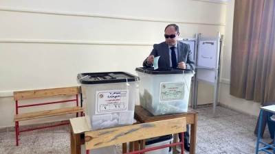 رئيس هيئة تنمية الصعيد يُدلي بصوته في انتخابات مجلس النواب 2025