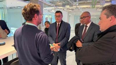  الشربيني يزور مقر «أكسيونا» بمدريد لبحث الشراكة في مشروعات البنية التحتية