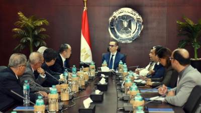 وزير الاستثمار والتجارة الخارجية يبحث مع وفد شركة "بروميتيون" للإطارات مشروعاتها الاستثمارية في مصر