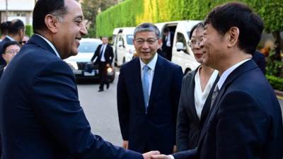 رئيس الوزراء يلتقي نائب رئيس "المجلس الوطني للمؤتمر الاستشاري السياسي للشعب الصيني"