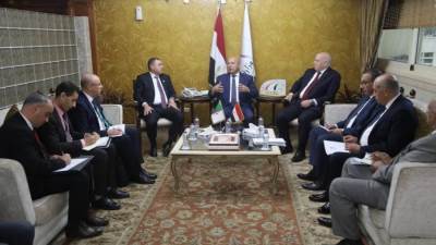 وزير النقل يبحث مع وزيري الصناعة والداخلية والنقل الجزائريين تدعيم التعاون بين البلدين في مجالي الصناعة والنقل 
