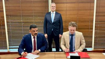 وزير البترول يشهد توقيع خطاب نوايا مع جامعة مردوخ الأسترالية