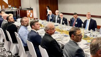 وزير البترول يعقد لقاءً موسعاً مع شركات التعدين الأسترالية