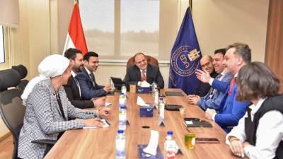 رئيس هيئة الدواء يبحث مع شركتي داف وكيورليدز تعزيز إتاحة الأدوية المبتكرة في السوق المصري