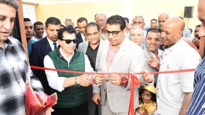 وزير الشباب والرياضة يتفقد مركز شباب الحبيل ويفتتح ملعب خماسي