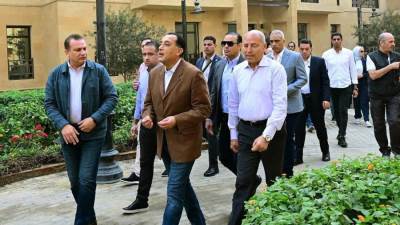 رئيس الوزراء يتفقد مشروع "روضة السيدة-2" للسكن البديل بمنطقة الطيبي بالسيدة زينب