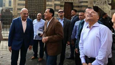 مدبولي يتجول بمنطقة "الخيامية" ويؤكد: معرض للحرف التراثية بحديقة الفسطاط