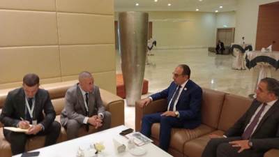 وزير قطاع الأعمال العام يلتقي المدير العام لمؤسسة تطوير صناعة السيارات في الجزائر لبحث التعاون المشترك في مجال المركبات