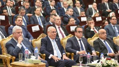  نائب رئيس مجلس الوزراء وزير الصحة يؤكد: لا تهاون في حقوق الفرق الطبية