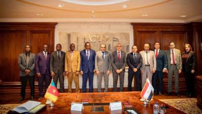 شركة العاصمة الإدارية للتنمية العمرانية وسفارة جمهورية الكاميرون بالقاهرة توقّعان عقد بيع قطعتي أرض لإقامة المقر الجديد للسفارة بالحي الدبلوماسي بالعاصمة الجديدة