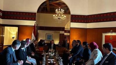 وزير الخارجية يلتقي أعضاء الجالية المصرية بإسلام آباد