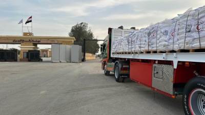 قافلة "زاد العزة" الـ83 تدخل إلى الفلسطينيين في قطاع غزة